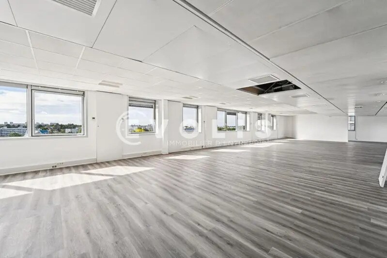 12-14 Rue Du Centre, Noisy-le-Grand to rent - Building Photo - Image 2 of 14