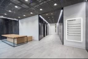 90 Bartholomew Clos, London to rent - Lobby - Image 2 of 14