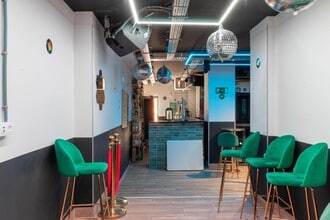 Retail in Madrid, Madrid to rent Interior Photo- Image 2 of 12