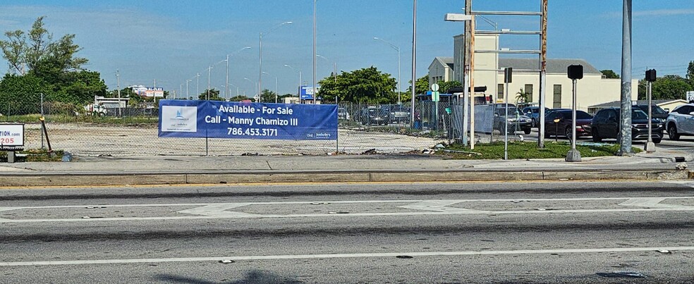 2200 NW 79th St, Miami, FL for rent - Building Photo - Image 2 of 9