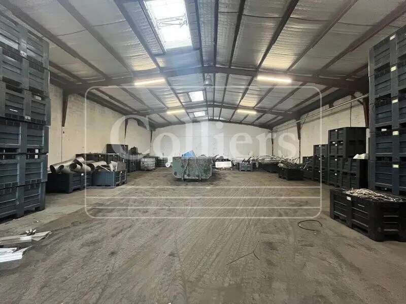 Location Local d'activités 630 m² - Photo 1