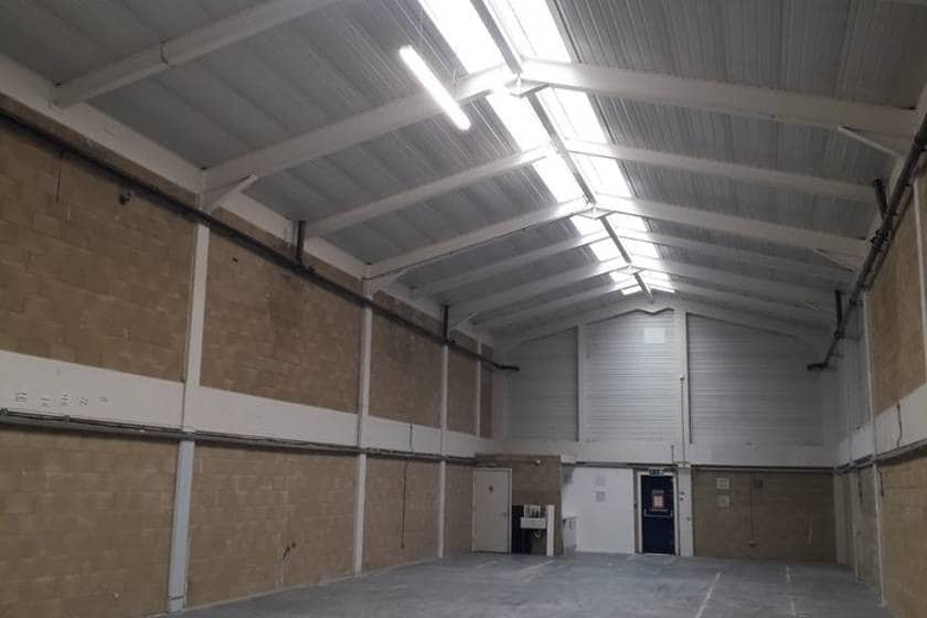 Rotherhithe New Rd, London to rent - Interior Photo - Image 3 of 5