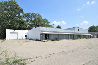 4121 Fenton Rd, Burton, MI for rent Primary Photo- Image 1 of 7