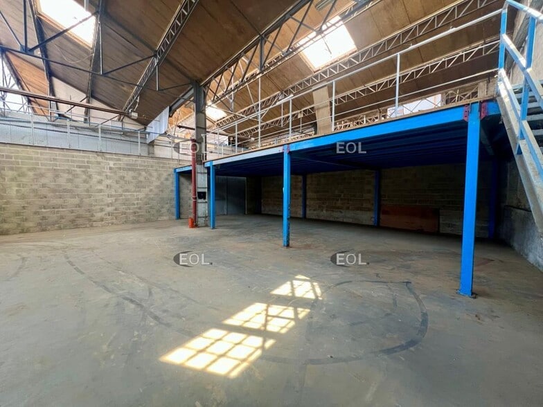 Industrial in Saint-Denis to rent - Building Photo - Image 3 of 6