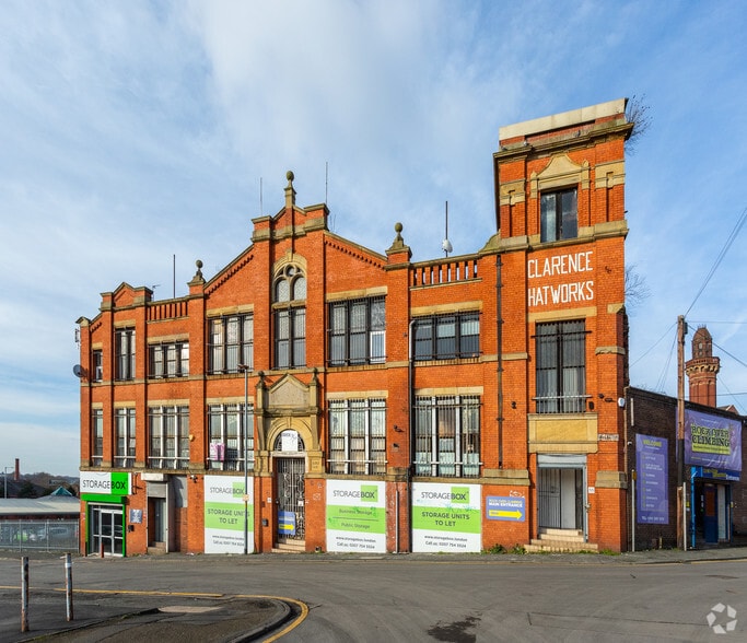 45 Julia St, Manchester to rent - Primary Photo - Image 1 of 6
