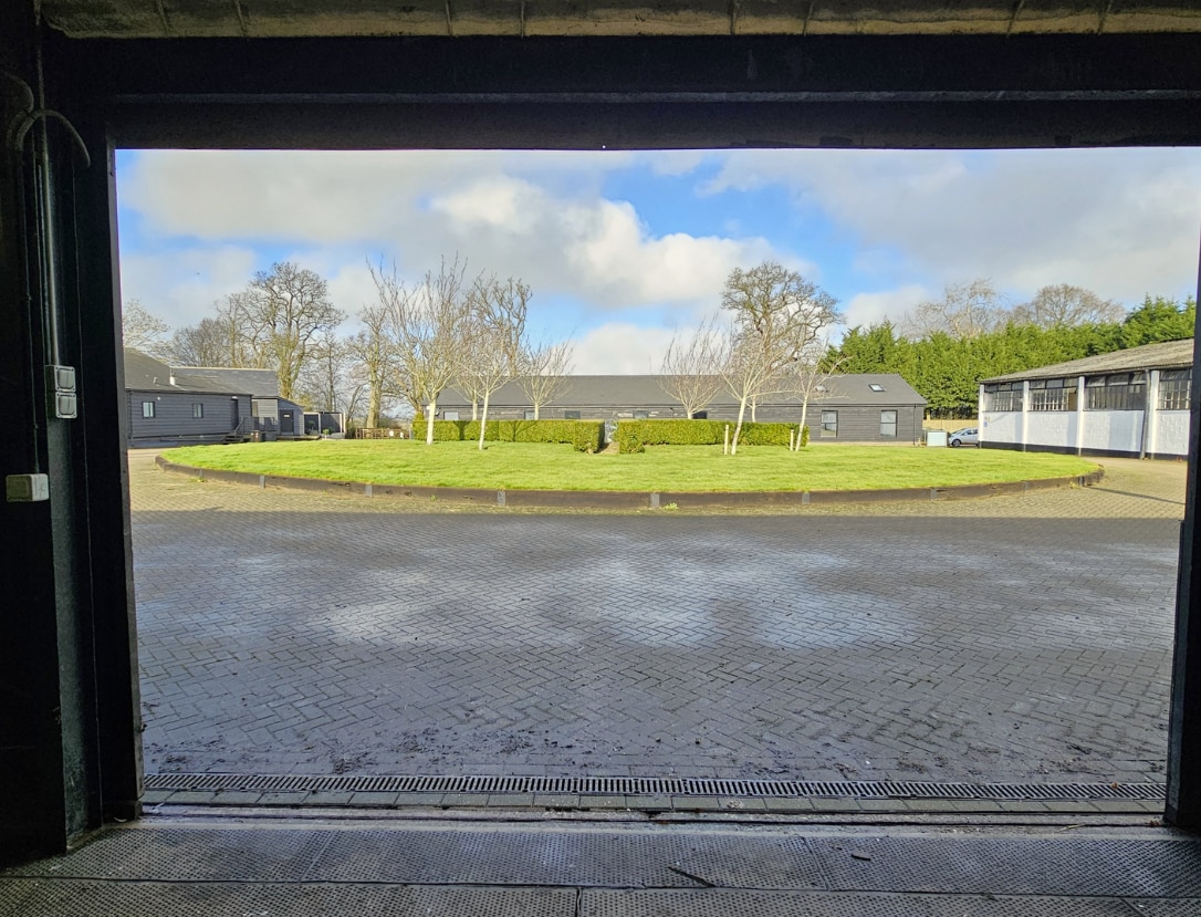 Woodhall Ln, Shenley to rent Interior Photo- Image 1 of 3