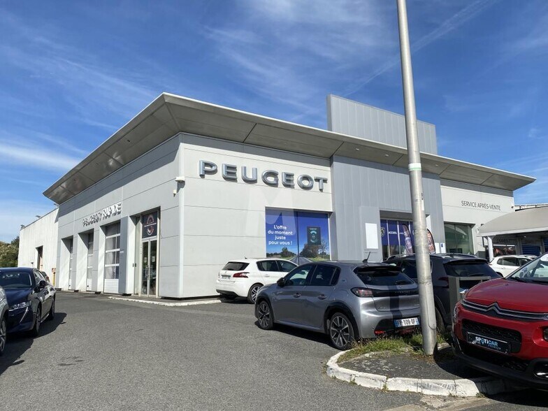 Retail in Corbeil-Essonnes to rent - Building Photo - Image 2 of 9