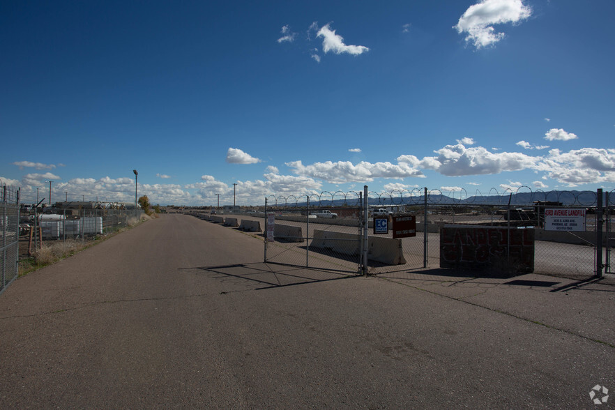 3635 43rd Ave, Phoenix, AZ for rent - Primary Photo - Image 1 of 6