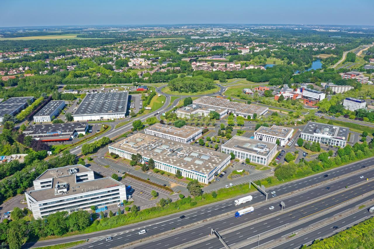 Light Industrial in COURCOURONNES to rent Aerial- Image 1 of 10