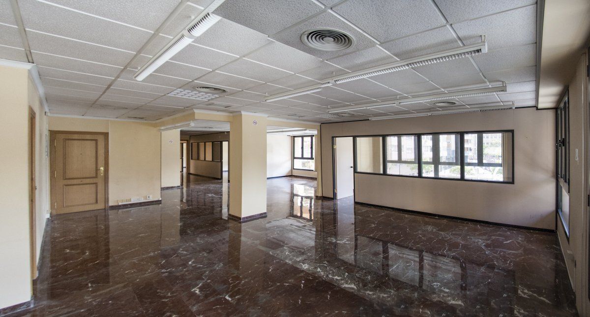 Office in València, Valencia to rent Building Photo- Image 1 of 31