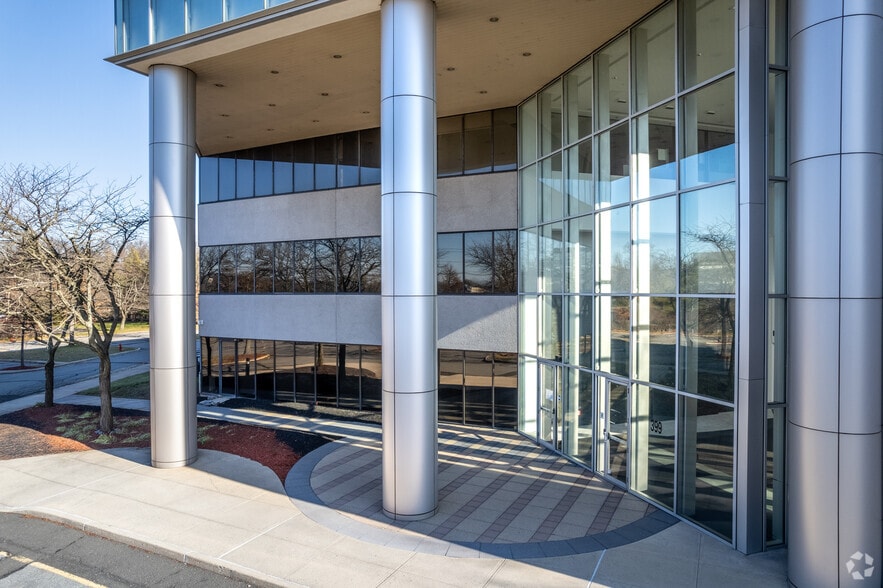 399 Campus Dr, Somerset, NJ to rent - Building Photo - Image 3 of 11