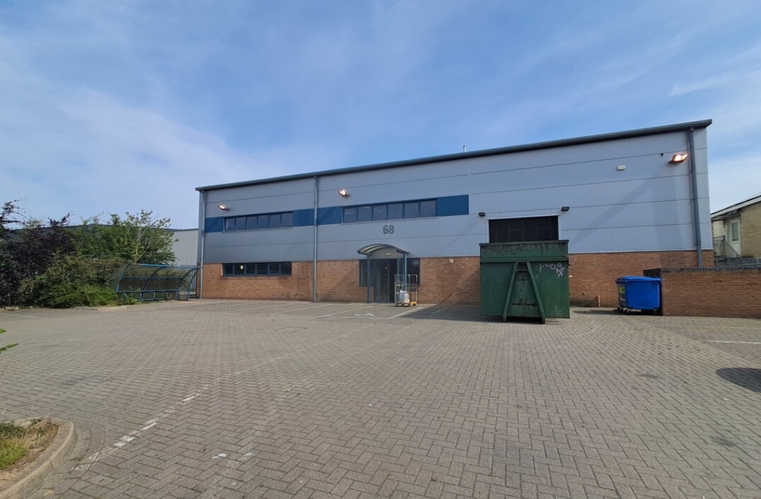 68 Holmethorpe Av, Redhill for sale Primary Photo- Image 1 of 1