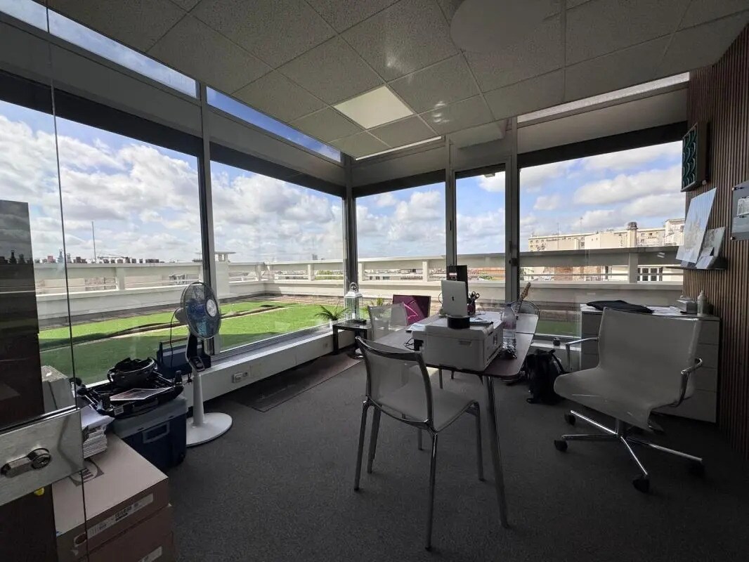 Office in Saint-Mandé to rent Building Photo- Image 1 of 16