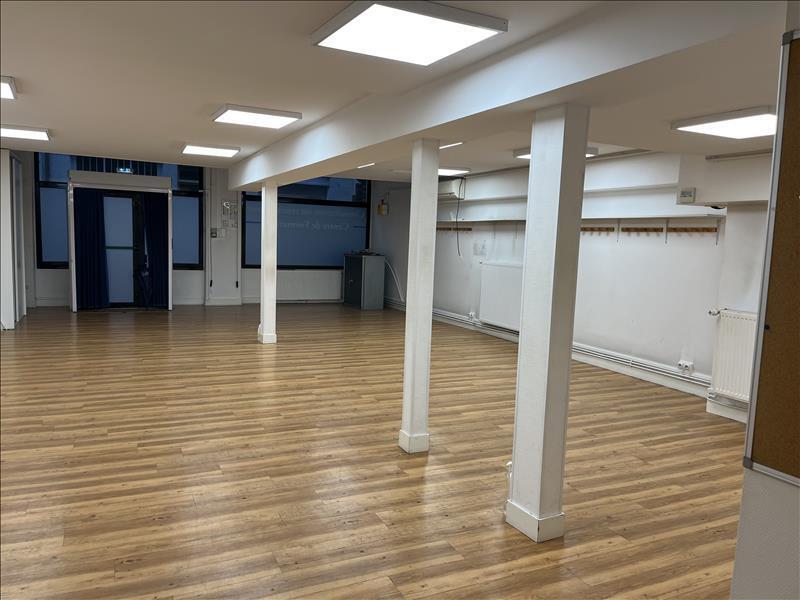 Office in Lyon for sale Interior Photo- Image 1 of 7