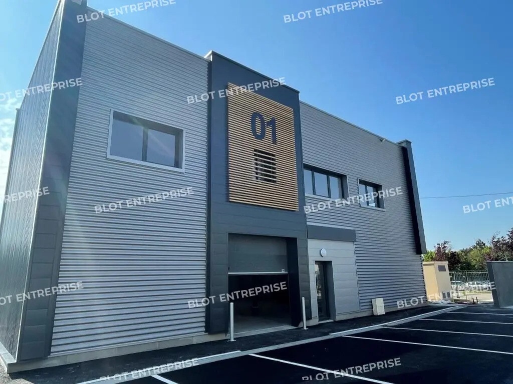Location Local d'activités 335 m² - Photo 1