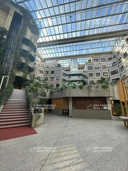 Office in Villeurbanne to rent - Building Photo - Image 3 of 31