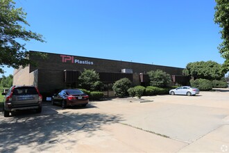 17851 Englewood Dr, Middleburg Heights, OH for rent Building Photo- Image 1 of 5