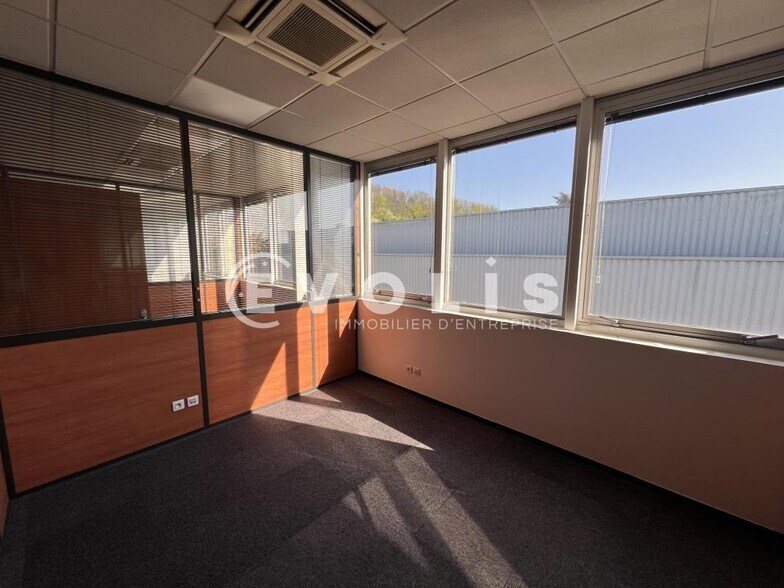 Light Industrial in Neuilly Sur Marne to rent - Interior Photo - Image 3 of 29