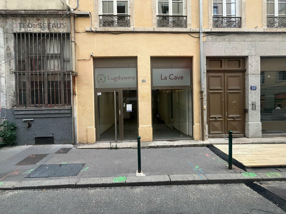 Retail in Lyon to rent Building Photo- Image 1 of 7