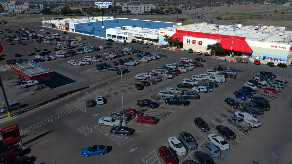 2310-2314 E Saunders St, Laredo, TX for rent - Building Photo - Image 2 of 8