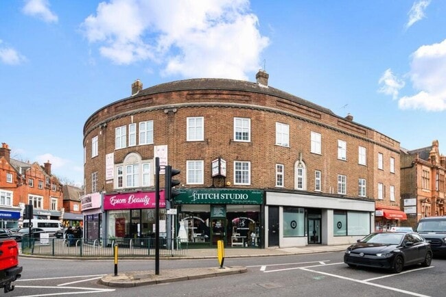 More details for 5 The Quadrant, Epsom - Retail for Sale