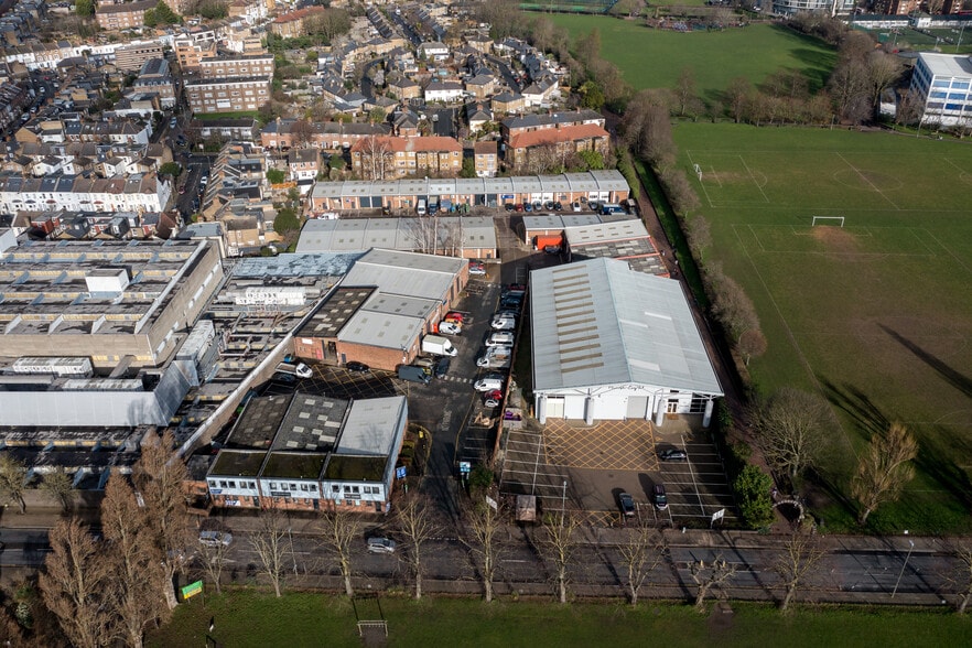 Glenville Mews, London to rent - Building Photo - Image 2 of 6