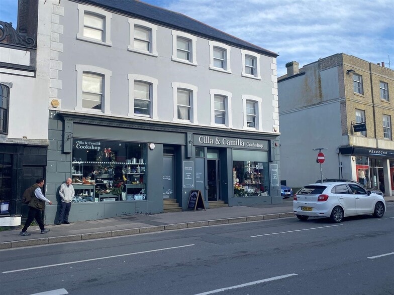 11 East St, Bridport to rent - Building Photo - Image 2 of 2