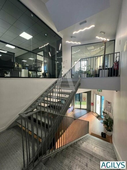 Light Industrial in Massy for sale - Building Photo - Image 3 of 15