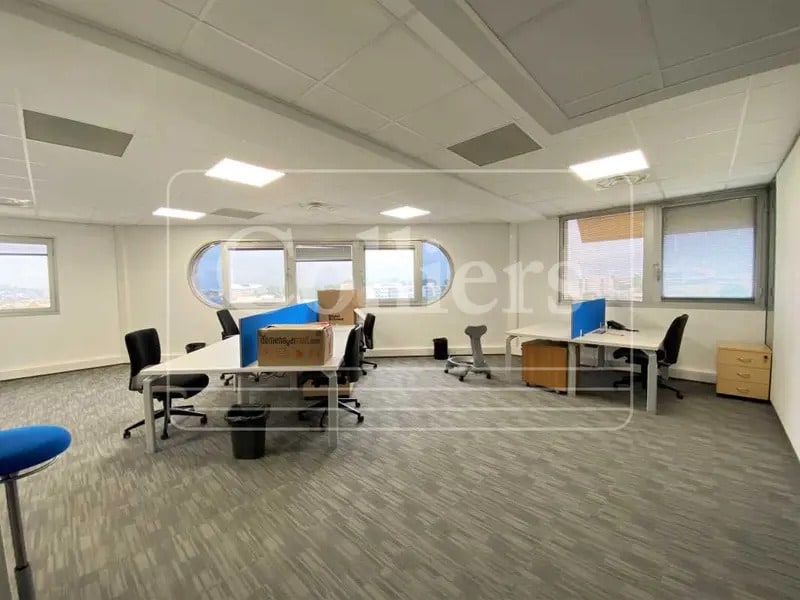 Office in Marseille to rent Interior Photo- Image 1 of 22