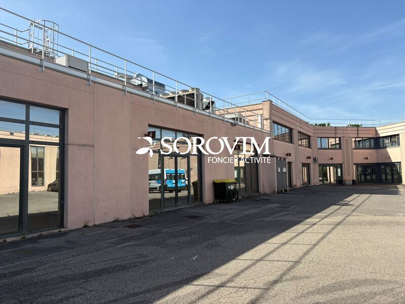 34-36 Rue Du 35eme Regiment D'Aviation, Bron for sale Building Photo- Image 1 of 9