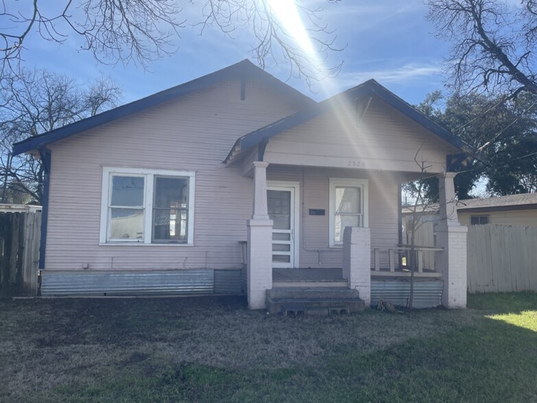 2329 E Cesar Chavez St, Austin, TX for rent - Primary Photo - Image 1 of 1