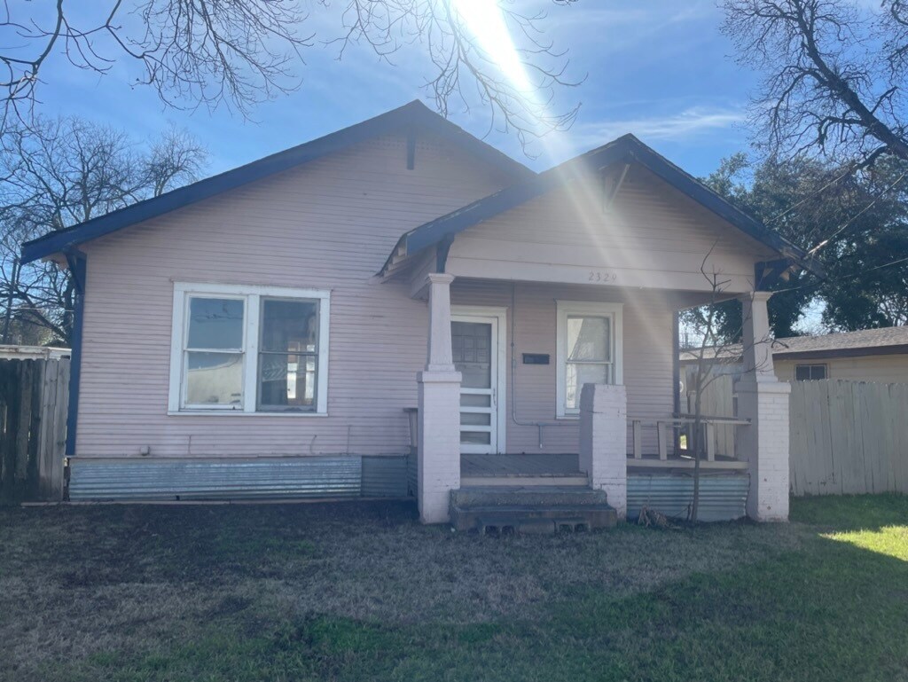 2329 E Cesar Chavez St, Austin, TX to rent Primary Photo- Image 1 of 2
