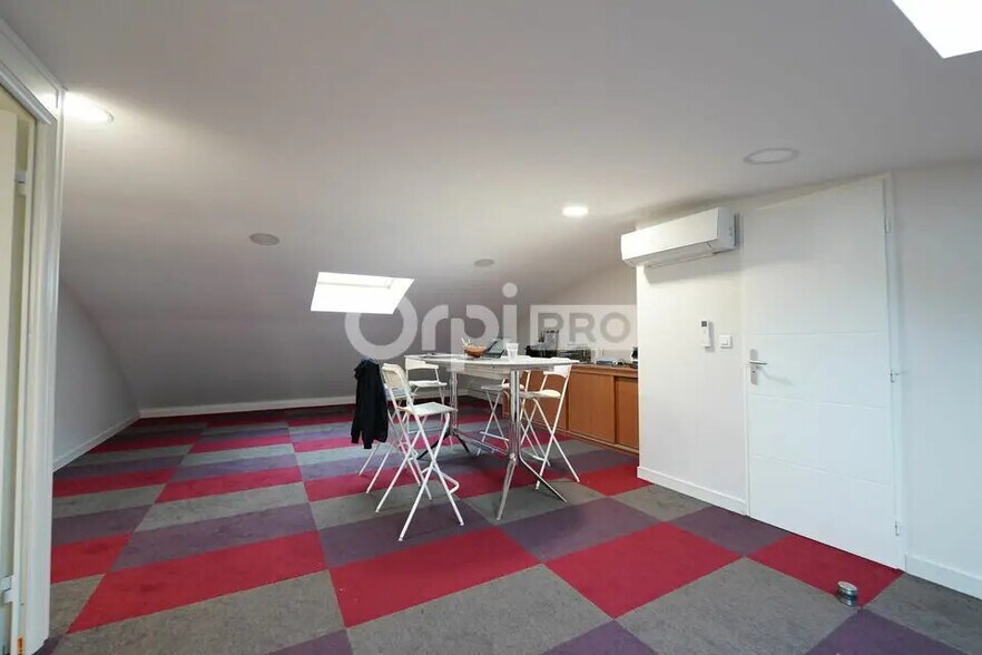 Office in Marcilly-d'Azergues to rent - Building Photo - Image 3 of 5