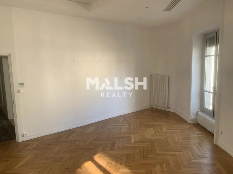 Office in Lyon for sale - Interior Photo - Image 3 of 8