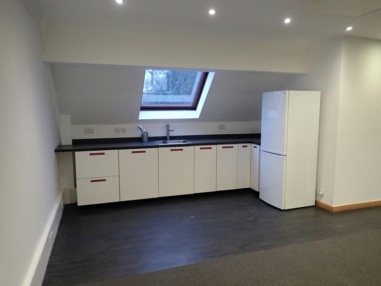 Maiden Ln, Reading to rent - Building Photo - Image 2 of 7