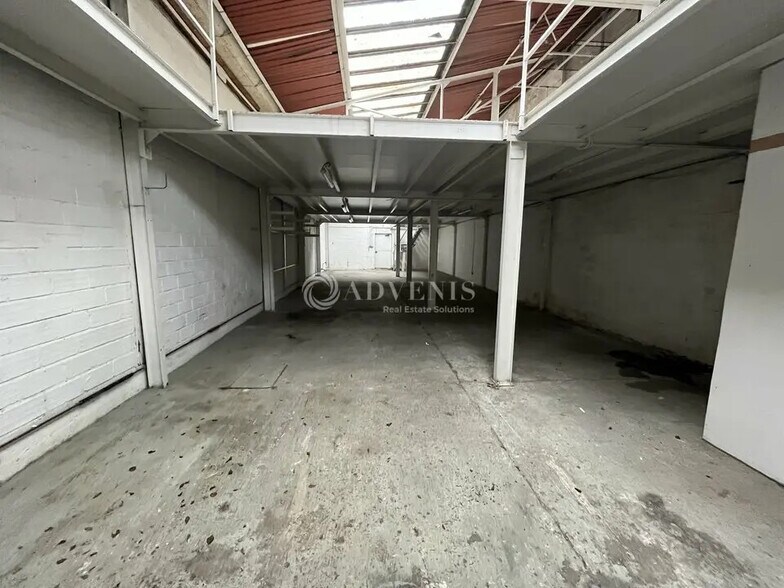 Light Industrial in Montreuil to rent - Interior Photo - Image 2 of 8