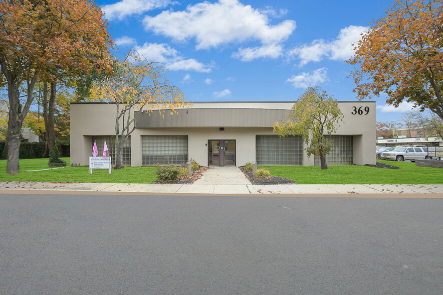 369 E Main St, East Islip, NY for sale - Building Photo - Image 1 of 1