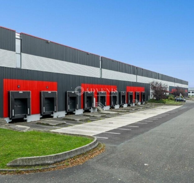 Industrial in Goussainville to rent - Building Photo - Image 2 of 9