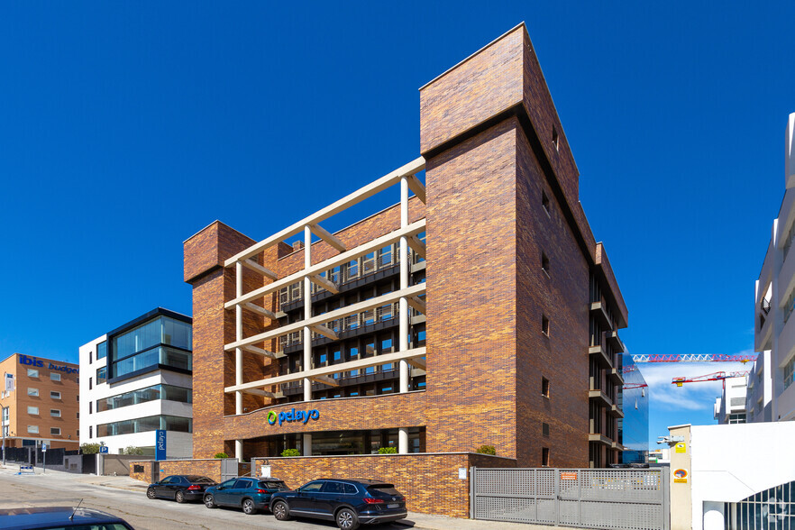 Calle Rufino González, 23, Madrid, Madrid for rent - Primary Photo - Image 1 of 2