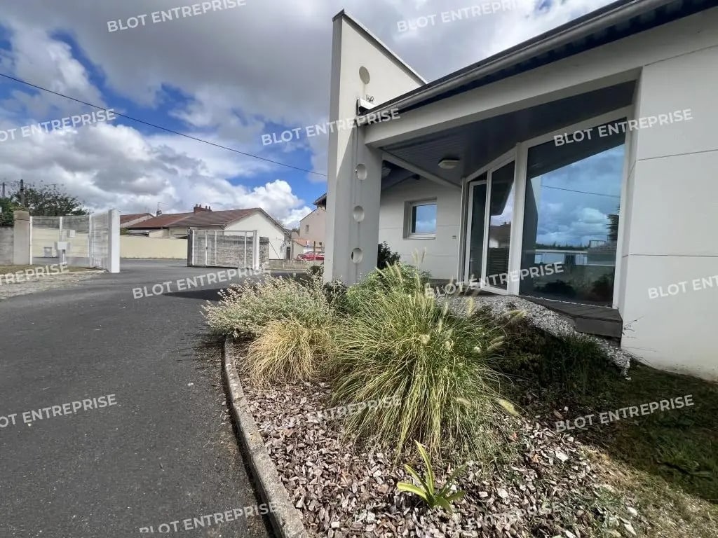 Office in Vertou for sale Building Photo- Image 1 of 12