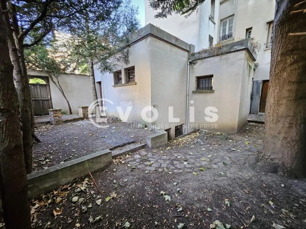 Light Industrial in Montrouge for sale Building Photo- Image 1 of 22