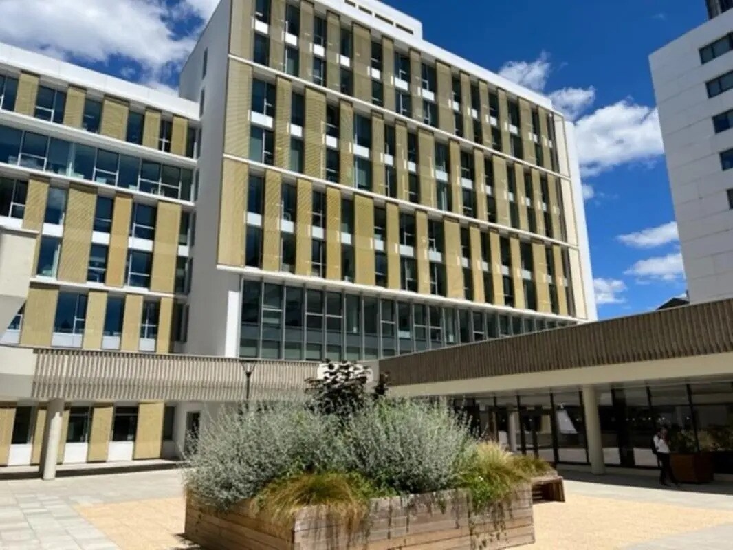 3 Avenue Du Centre, Guyancourt to rent Building Photo- Image 1 of 10