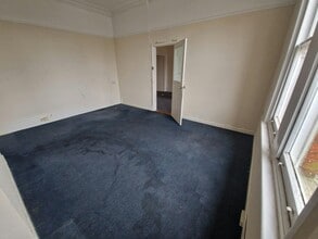 79-79A London Rd, Waterlooville to rent Interior Photo- Image 2 of 4