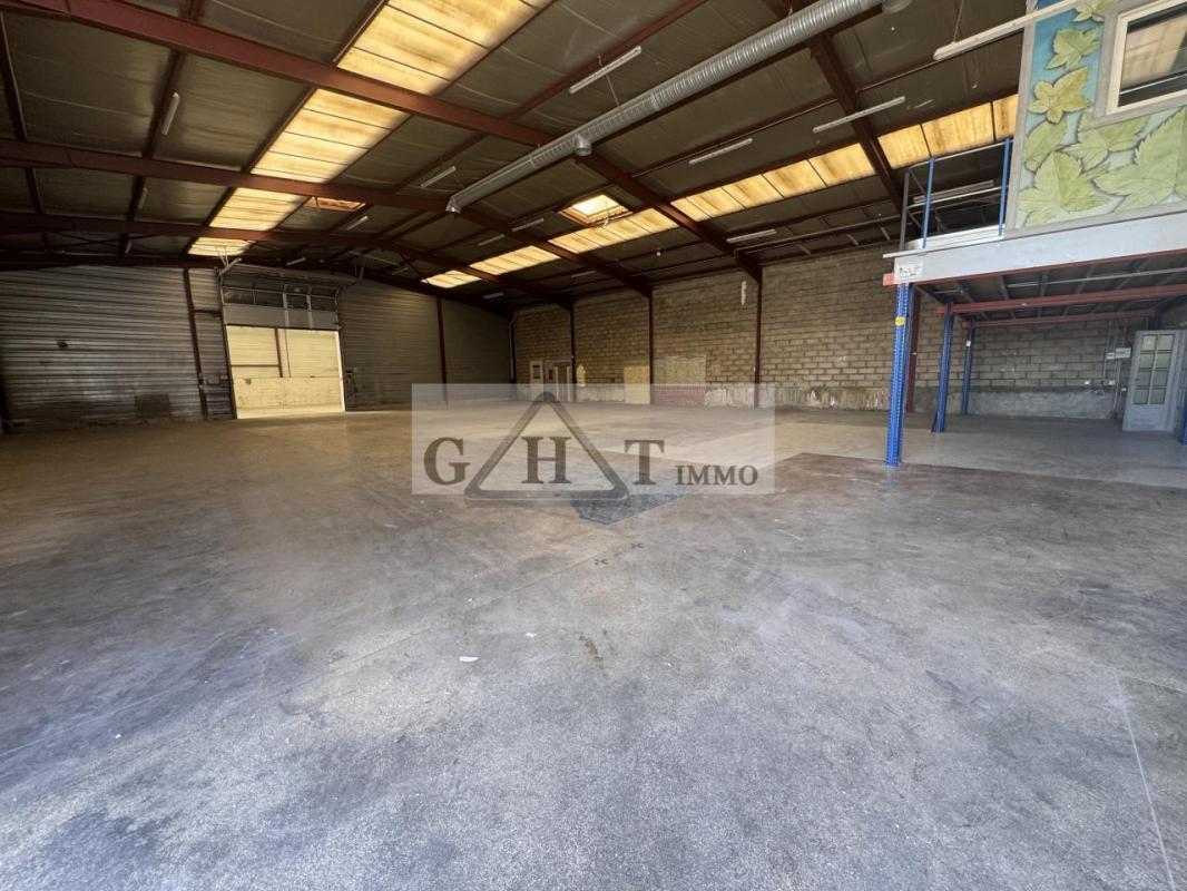 Office in Saint-Soupplets to rent Interior Photo- Image 1 of 14