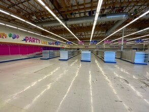 3250-3280 N Las Vegas Blvd, Las Vegas, NV to rent Interior Photo- Image 2 of 7