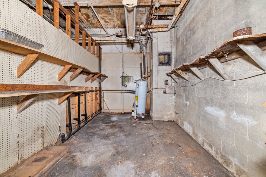 8033 Bennett St, Pittsburgh, PA for sale - Building Photo - Image 3 of 13