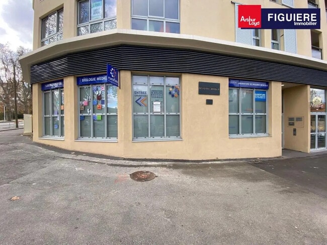 Location Commerce 180 m²