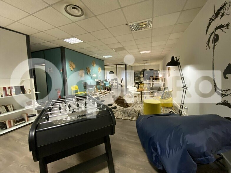 Light Industrial in Vaulx-en-Velin for sale - Building Photo - Image 1 of 12