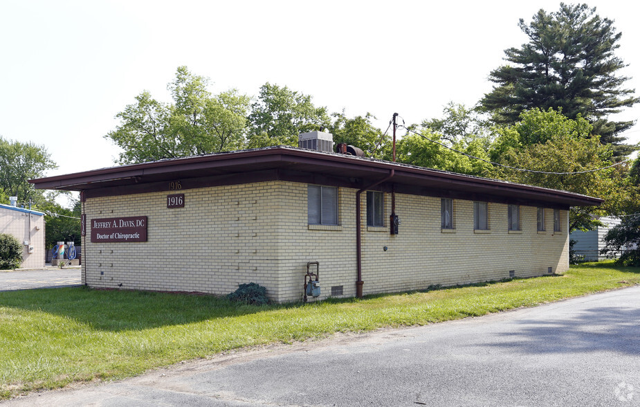 1916 N Reynolds Rd, Toledo, OH for sale - Primary Photo - Image 1 of 1