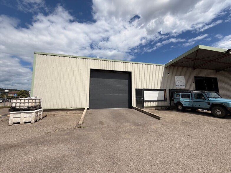 Light Industrial in Beynost to rent - Building Photo - Image 1 of 4